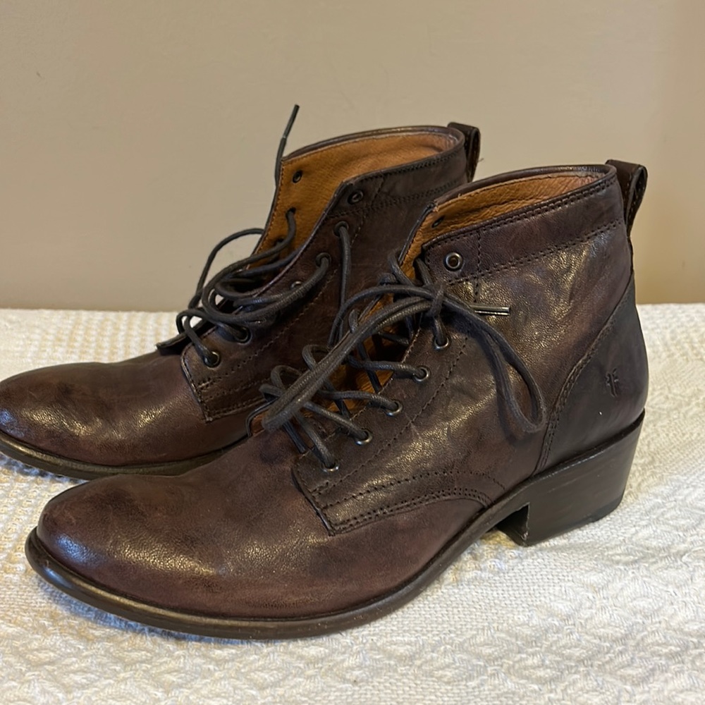 Frye boots; women’s size 8; Carson lace up in cognac; antiqued Italian leather;